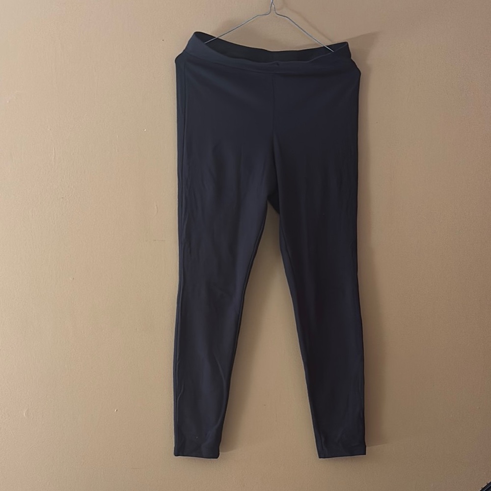 HUE Classic Black Leggings